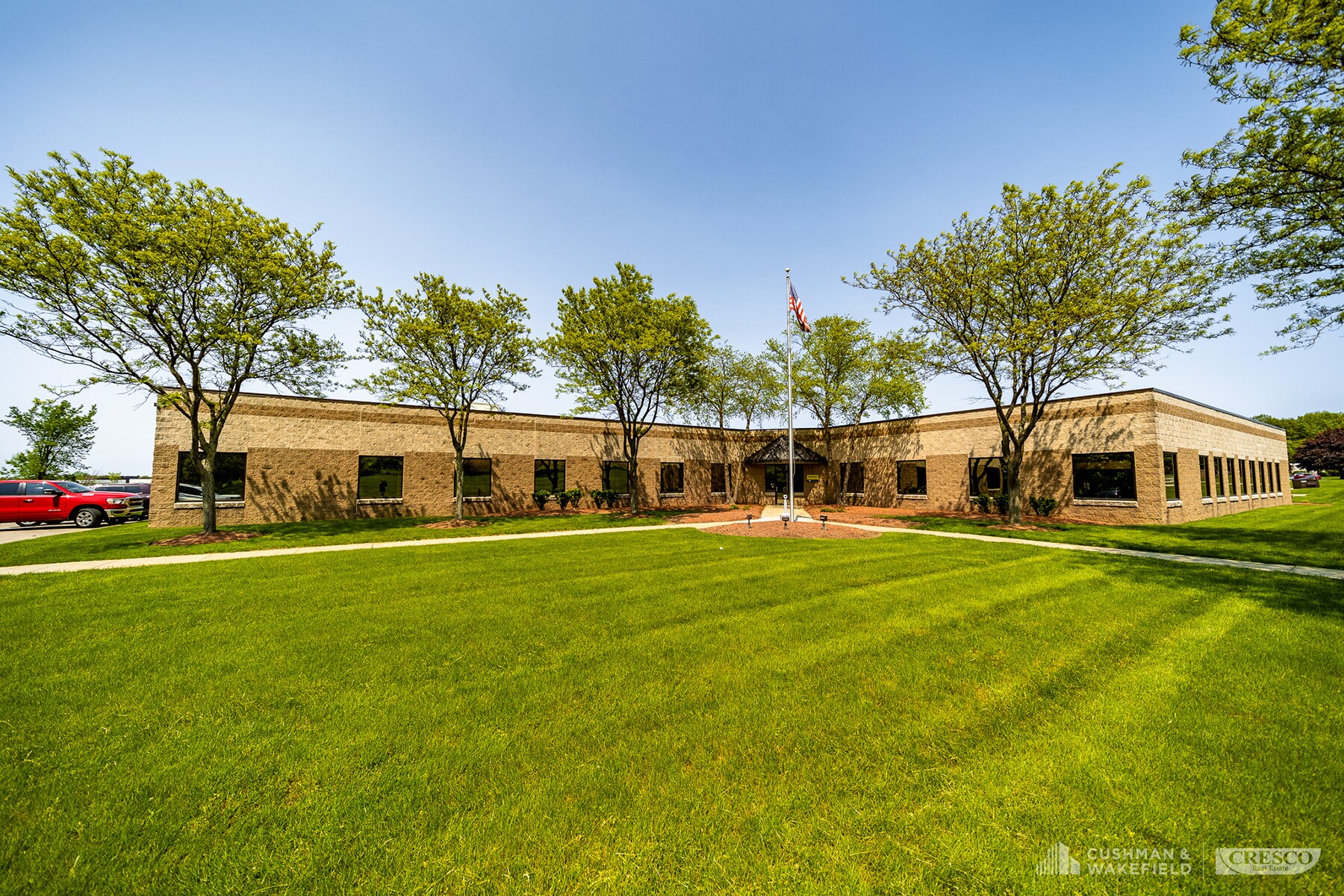 5335 Avion Park Dr, Highland Heights, OH à vendre Photo du bâtiment- Image 1 de 7