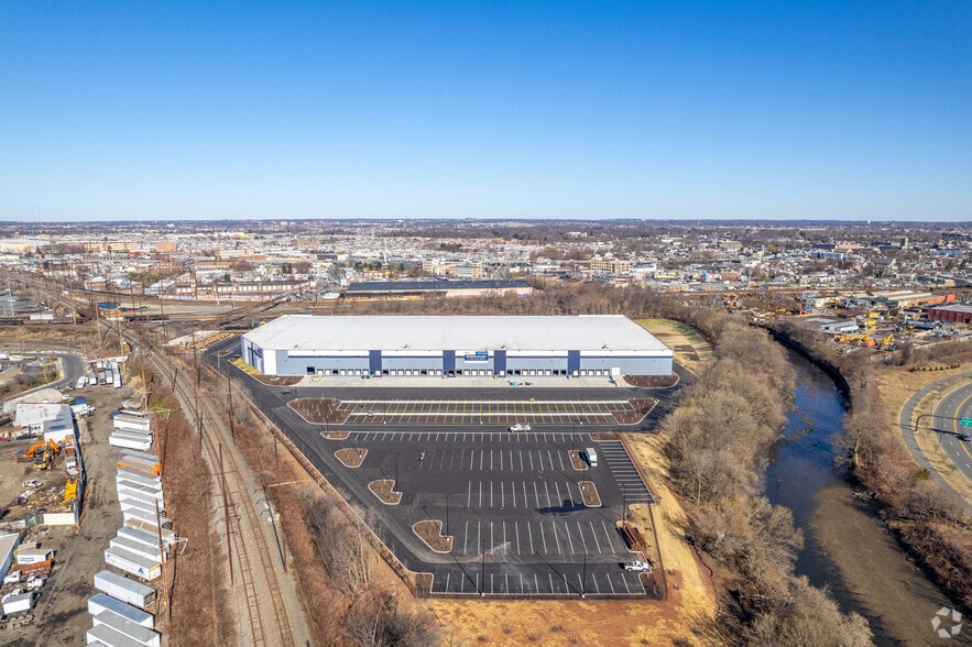 2121 Wheatsheaf Ln, Philadelphia, PA for lease - Building Photo - Image 1 of 6