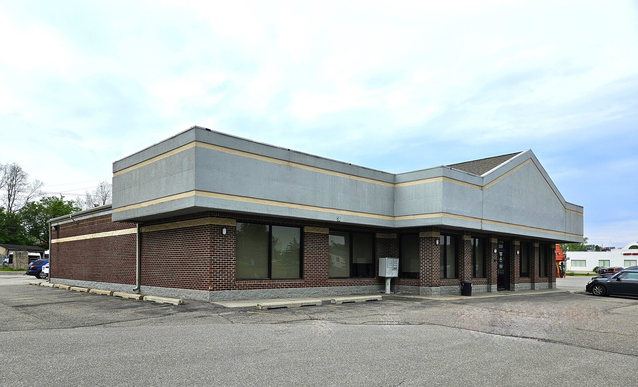 2020 E Grand River Ave, Howell, MI à vendre Photo du bâtiment- Image 1 de 3