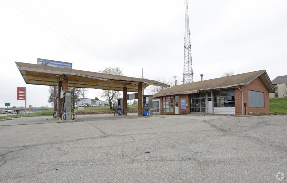 230 SW Gage Blvd, Topeka, KS for sale - Primary Photo - Image 1 of 1