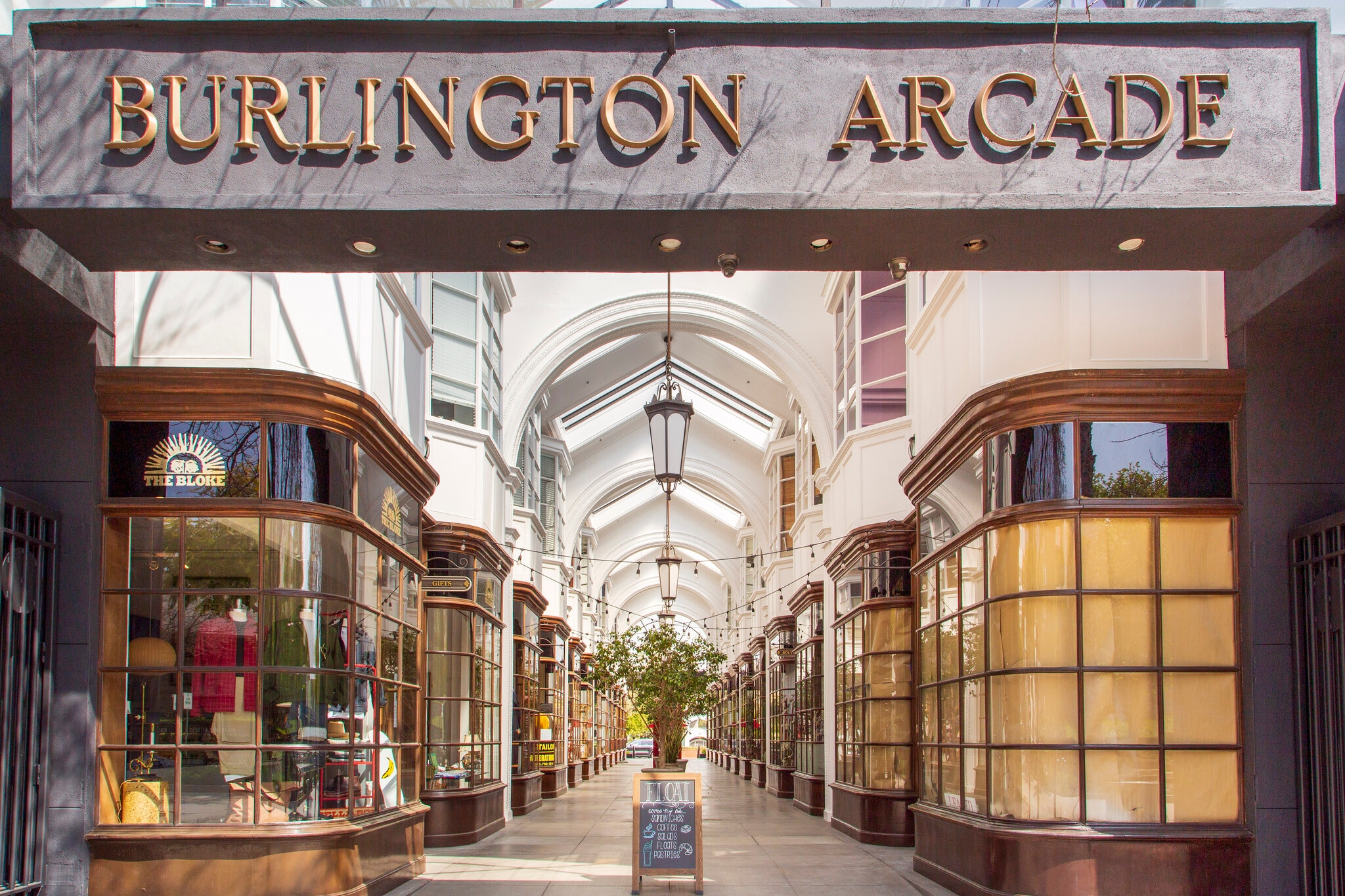 380 S Lake Ave, Pasadena, CA à louer Photo principale- Image 1 de 8