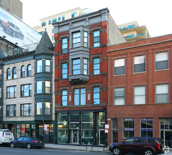 357 W Chicago Ave, Chicago, IL for lease - Primary Photo - Image 1 of 7