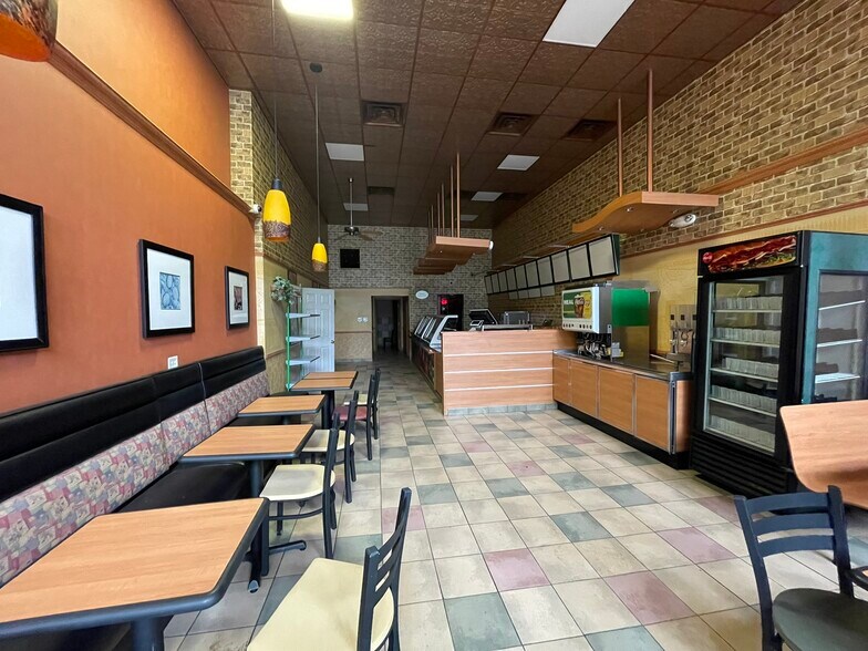 248-252 N Park St, Decatur, IL for sale - Interior Photo - Image 3 of 24