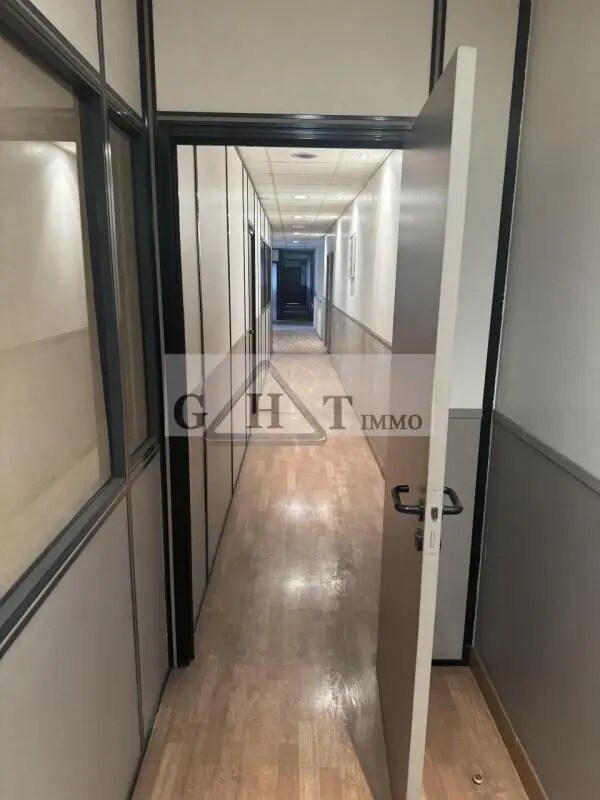 Office in Bobigny for lease Interior Photo- Image 1 of 5