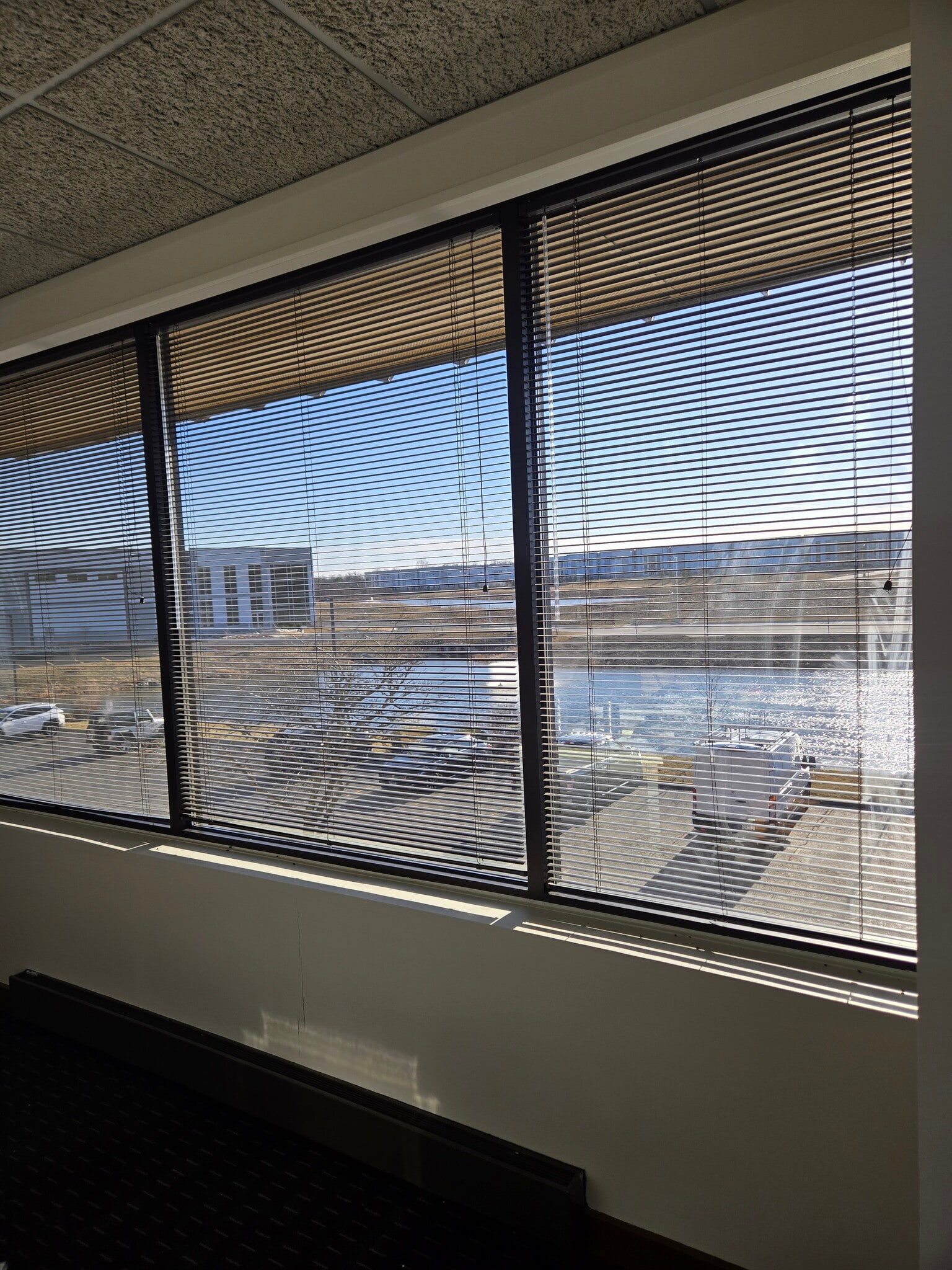 1175 Corporate Woods Pkwy, Vernon Hills, IL for lease Interior Photo- Image 1 of 10