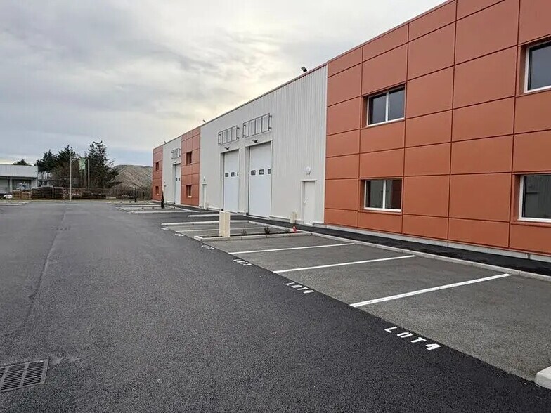 Flex dans Chassieu à louer - Photo du bâtiment - Image 2 de 7