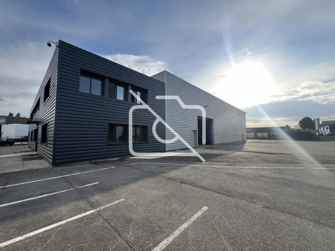 Office in Sainte-Geneviève-des-Bois for lease Building Photo- Image 1 of 9