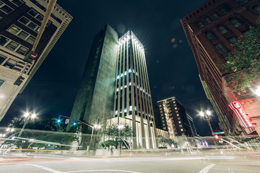 707 SW Washington St, Portland, OR for lease - Primary Photo - Image 1 of 12