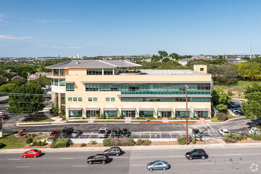 5441 Babcock Rd, San Antonio, TX à louer - Photo du bâtiment - Image 2 de 6