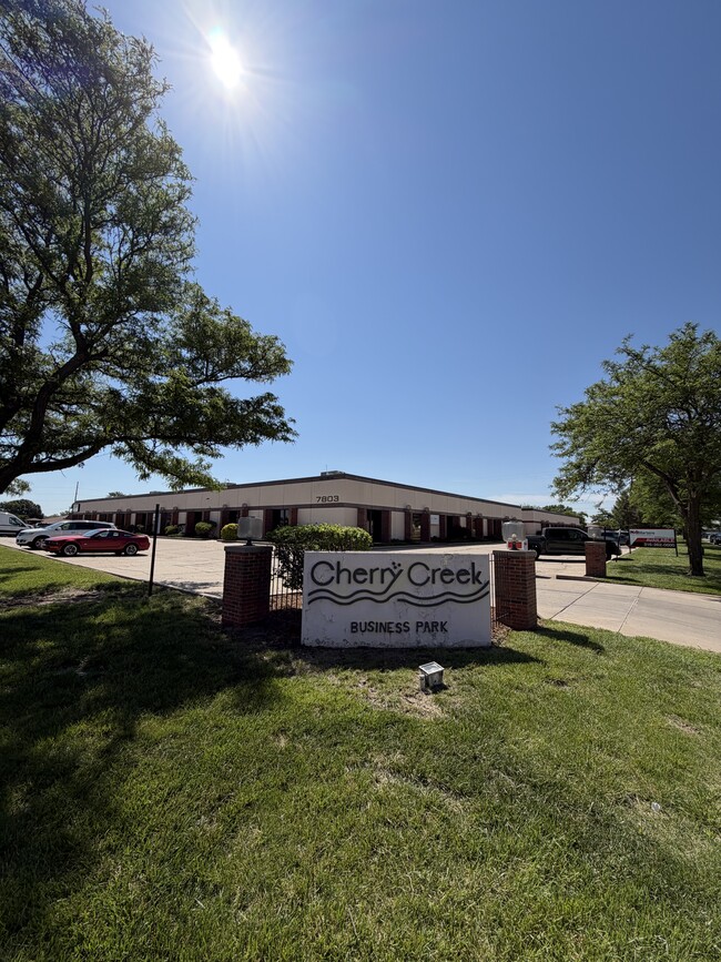 Plus de détails pour 7803 E Osie St, Wichita, KS - Bureau à louer