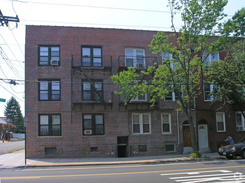 181 City Island Ave, Bronx, NY à vendre - Photo du bâtiment - Image 3 de 3