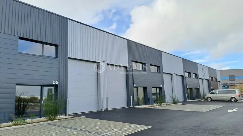 Local d'activités dans GRANDCHAMP-DES-FONTAINES à vendre - Photo du bâtiment - Image 1 de 7