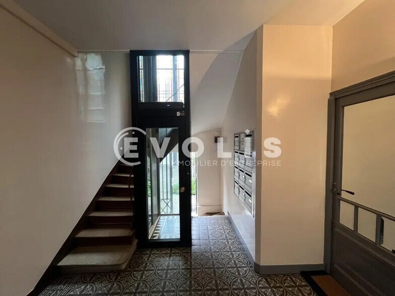 Office in Le Raincy for lease - Lobby - Image 3 of 16