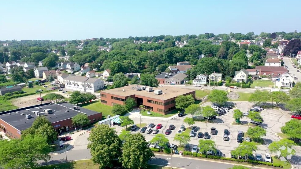 2 Shaws Cv, New London, CT à louer - Vidéo aérienne - Image 2 de 22