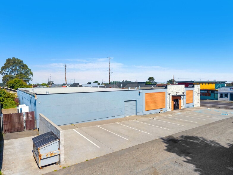 341 Harris St, Eureka, CA à vendre - Photo du bâtiment - Image 2 de 51