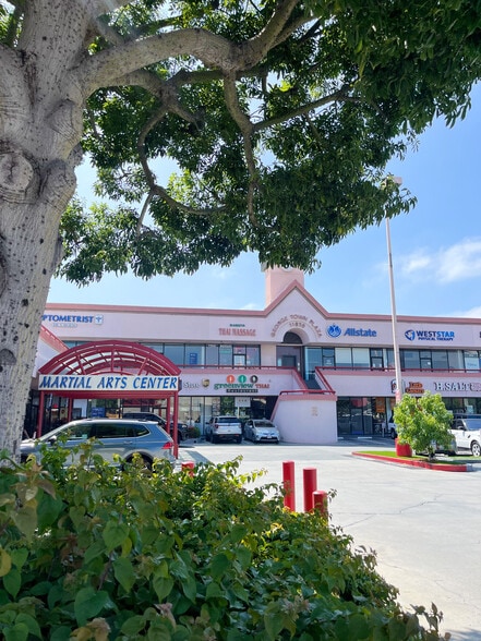 11870 Santa Monica Blvd, Santa Monica, CA for lease - Building Photo - Image 1 of 13