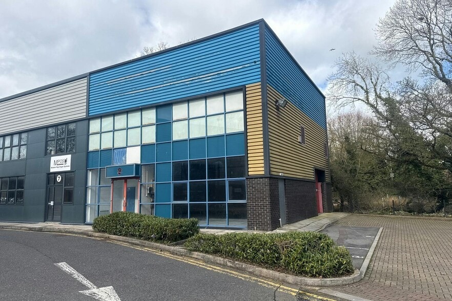 Woodside Rd, Swindon for lease - Primary Photo - Image 1 of 1