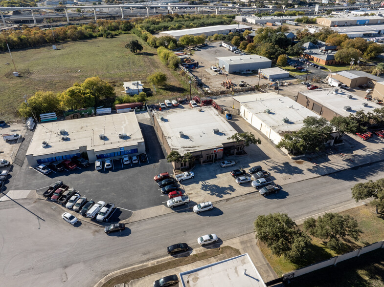 4402-4406 Centergate St, San Antonio, TX à louer - Photo du bâtiment - Image 3 de 9