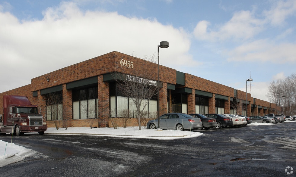 6935 Treeline Dr, Brecksville, OH for lease - Building Photo - Image 2 of 17