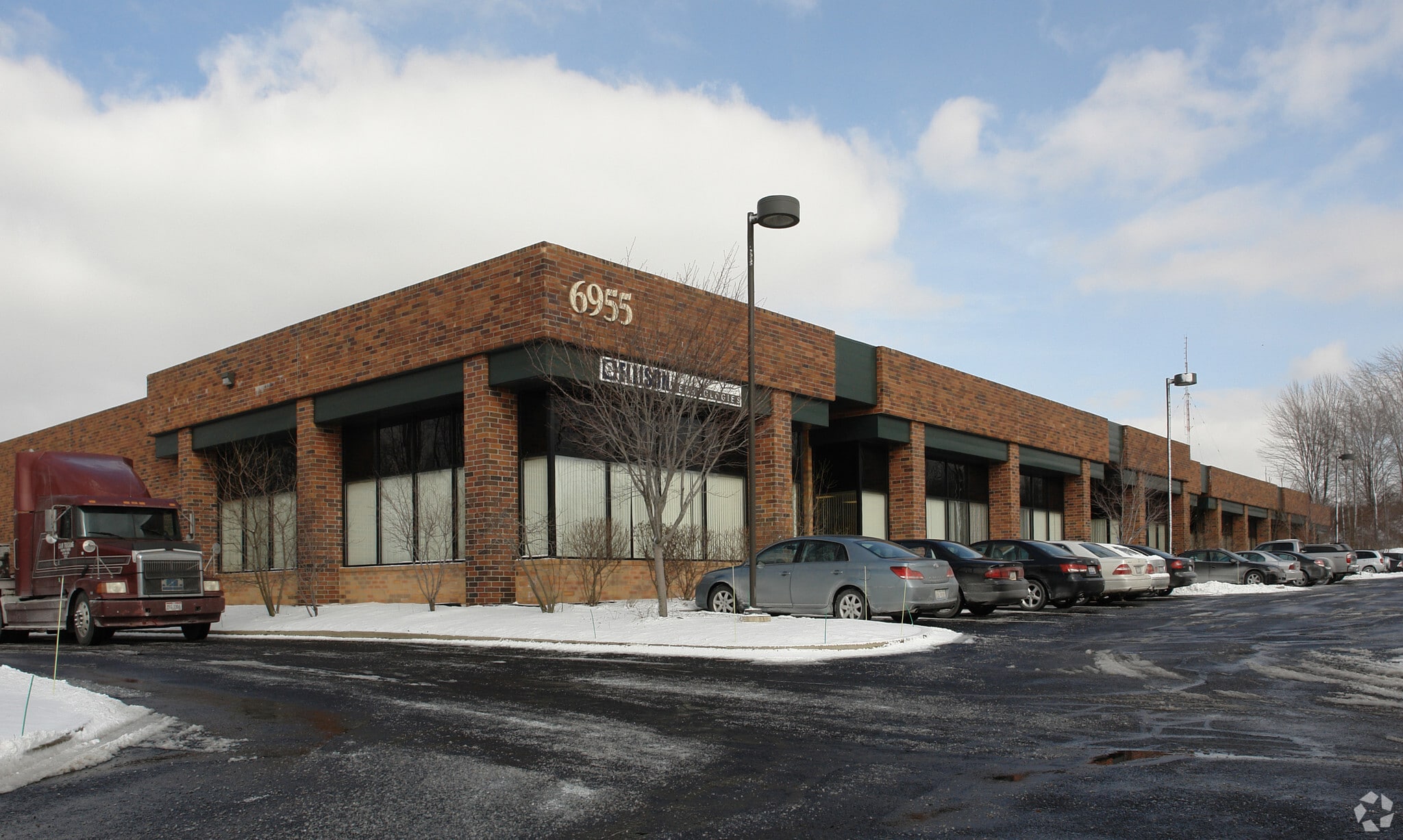 6935 Treeline Dr, Brecksville, OH for lease Building Photo- Image 1 of 9