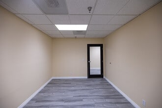 30077 Agoura Ct, Agoura Hills, CA à louer Photo intérieure- Image 2 de 4