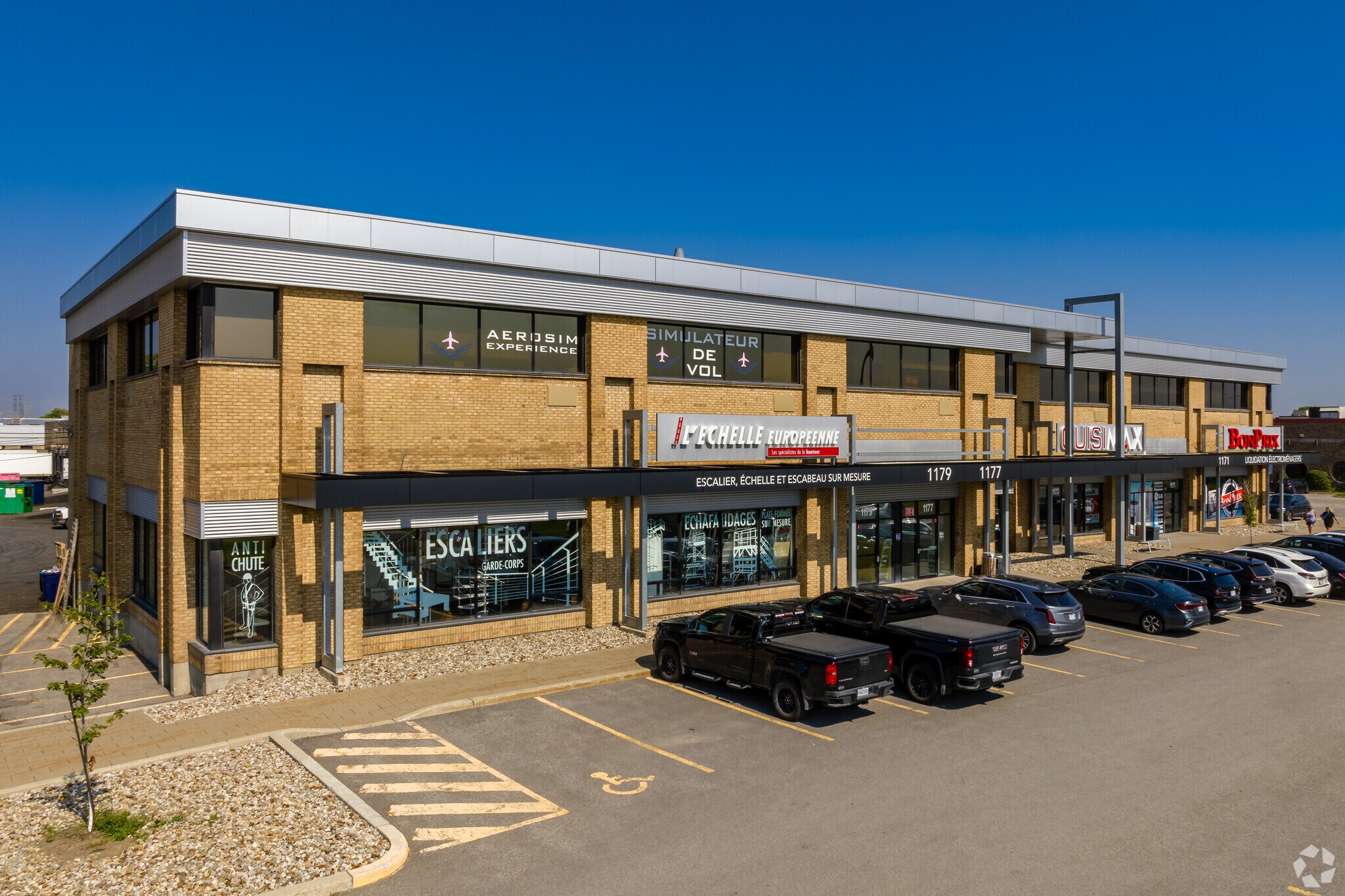 1151-1179 Autoroute 440, Laval, QC à louer Photo du bâtiment- Image 1 de 9