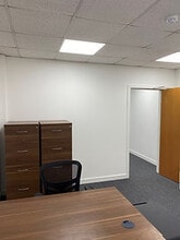 Burnfield Ave, Thornliebank for lease Interior Photo- Image 2 of 4