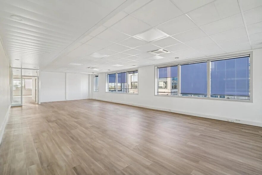 Office in Villepinte for lease - Interior Photo - Image 3 of 17