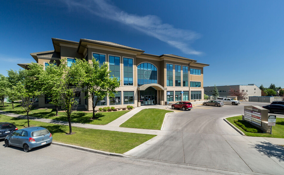 40 Sunpark Plz SE, Calgary, AB for lease - Building Photo - Image 3 of 6