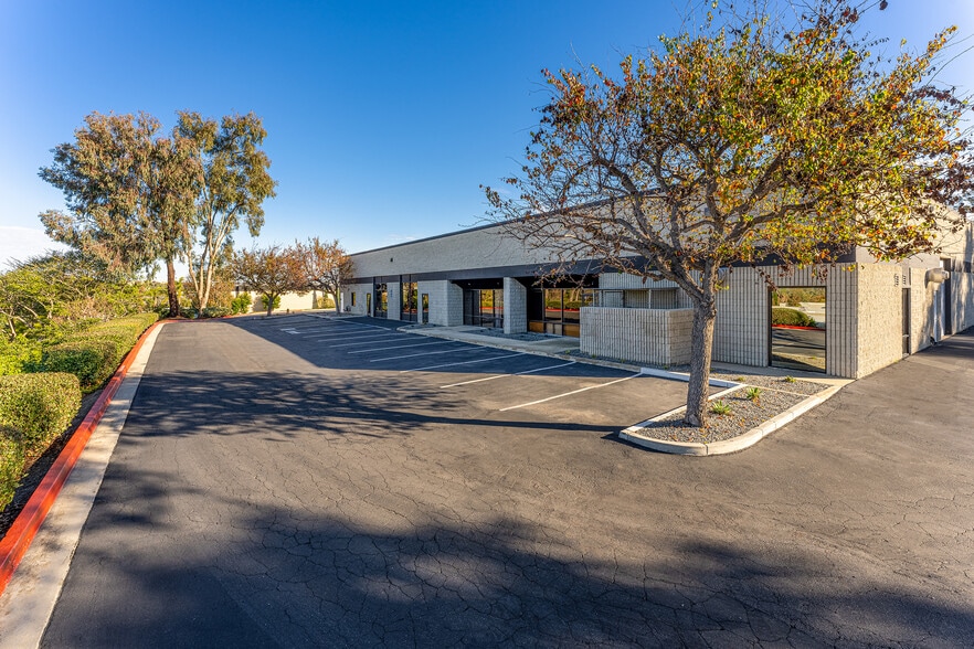 2151 Las Palmas Dr, Carlsbad, CA for lease - Building Photo - Image 2 of 8