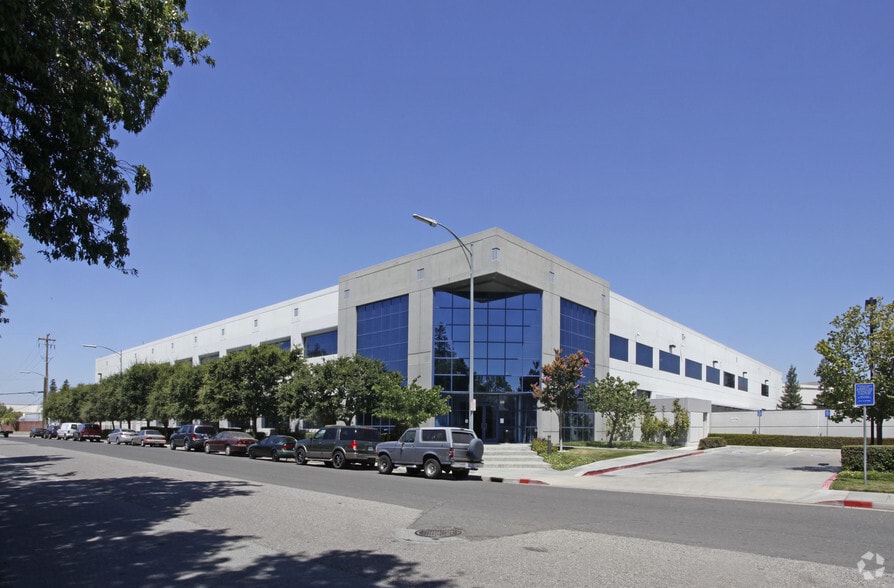 650 Lenfest Rd, San Jose, CA à louer - Photo du bâtiment - Image 3 de 4
