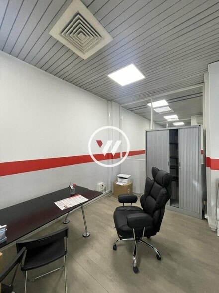 Retail in Marseille for lease - Building Photo - Image 2 of 10