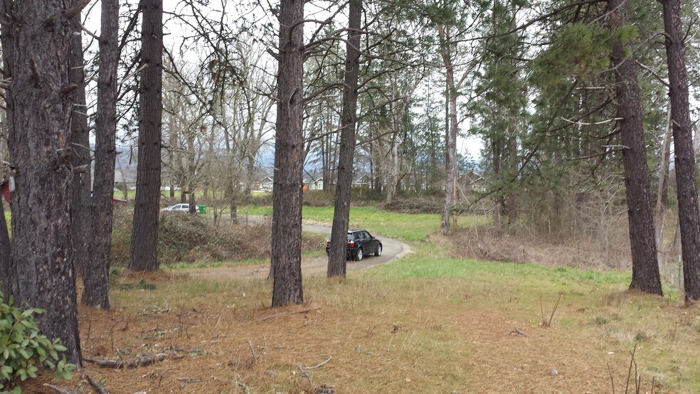 1885 Hubbard Ln, Grants Pass, OR à vendre - Photo du bâtiment - Image 3 de 3