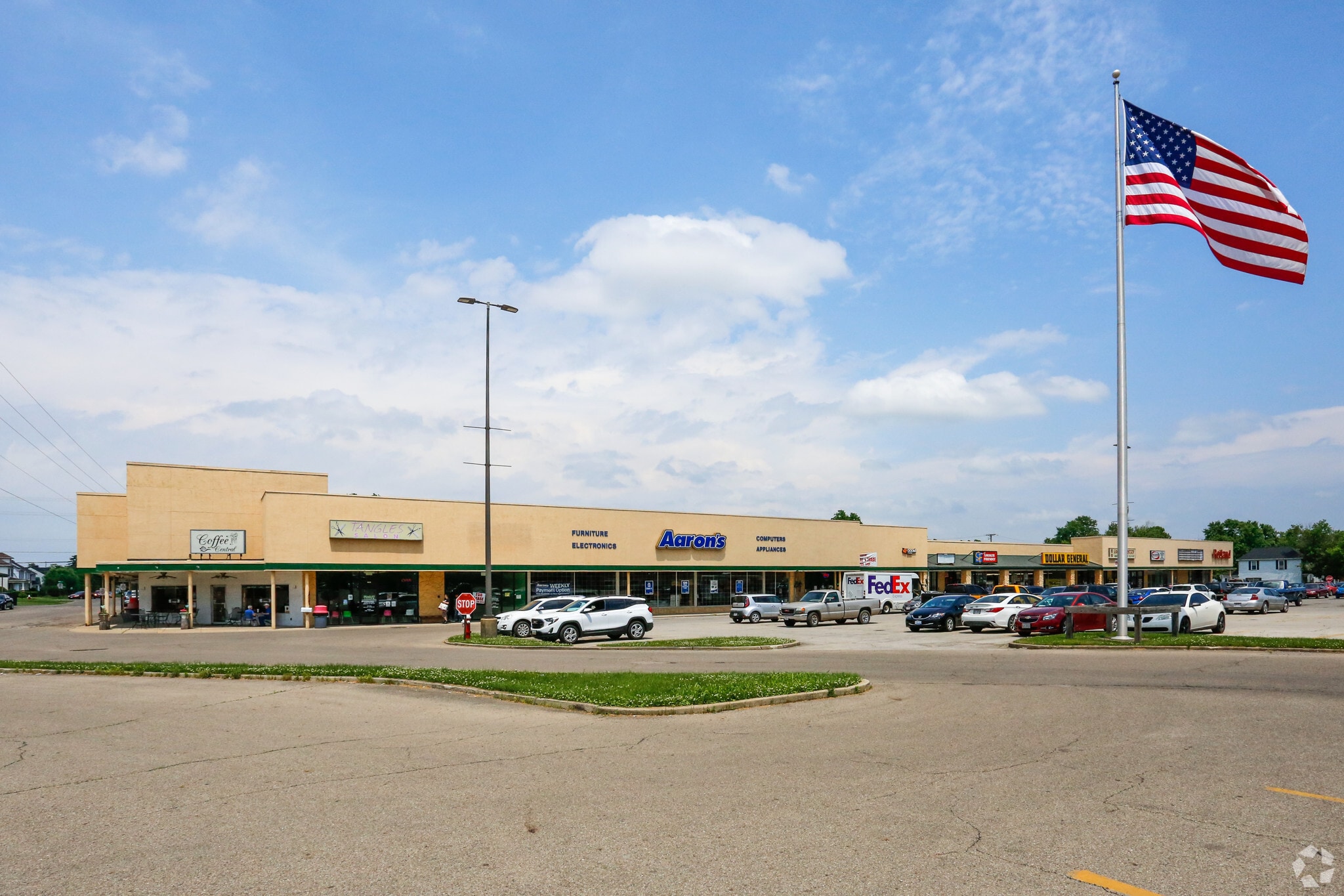 601-637 Central Ctr, Chillicothe, OH for lease Building Photo- Image 1 of 8