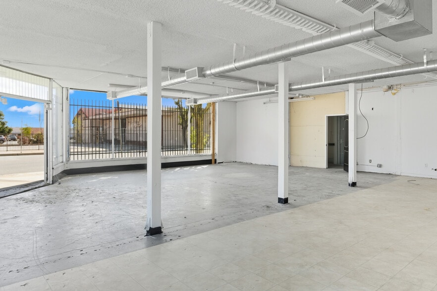 38463 9th St E, Palmdale, CA for sale - Building Photo - Image 3 of 6