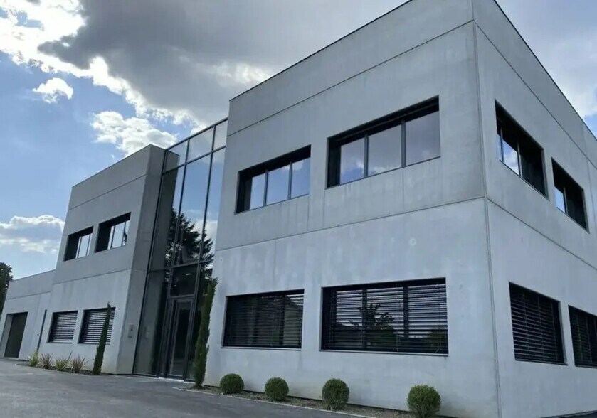 Flex dans Rillieux-la-Pape à louer - Photo du bâtiment - Image 1 de 4