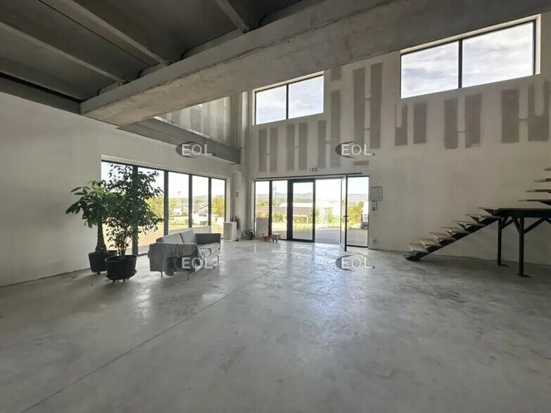 Industrial in Saint-Estève-Janson for lease - Building Photo - Image 3 of 6