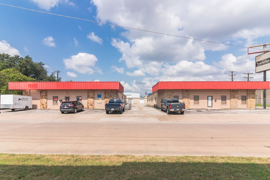 2602 Commerce St, Marble Falls, TX for lease - Primary Photo - Image 1 of 3