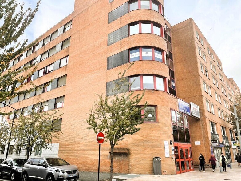 Bureau dans Évry-Courcouronnes à vendre - Photo du bâtiment - Image 2 de 7