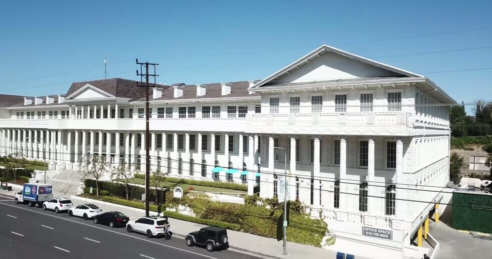 20501 Ventura Blvd, Woodland Hills, CA à louer - Vidéo sur l’inscription commerciale - Image 2 de 12