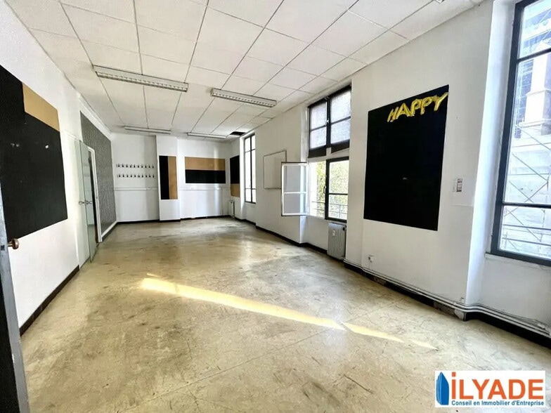 2 Boulevard De La Liberation General De Monsabert, Marseille for lease - Interior Photo - Image 3 of 12