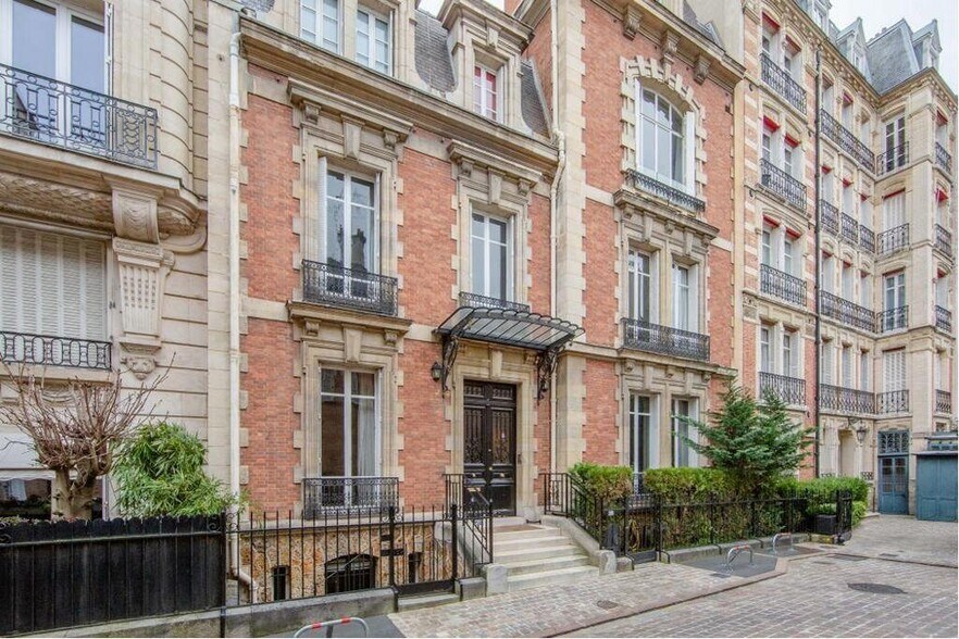 Bureau dans Paris à vendre - Photo du bâtiment - Image 1 de 11