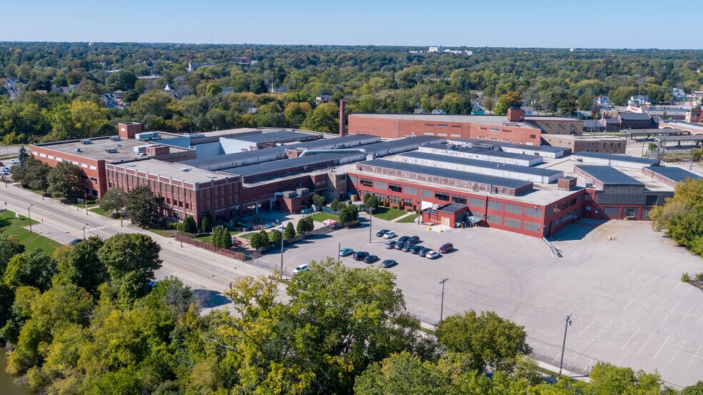 1220 Mound Ave, Racine, WI à louer - Photo du bâtiment - Image 3 de 12