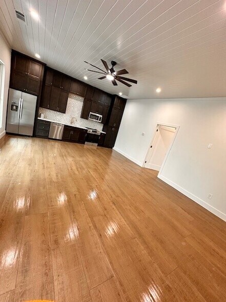 418 N Main St, Alpharetta, GA à louer - Photo du bâtiment - Image 3 de 4