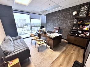 16133 Ventura Blvd, Encino, CA à louer Photo intérieure- Image 1 de 14