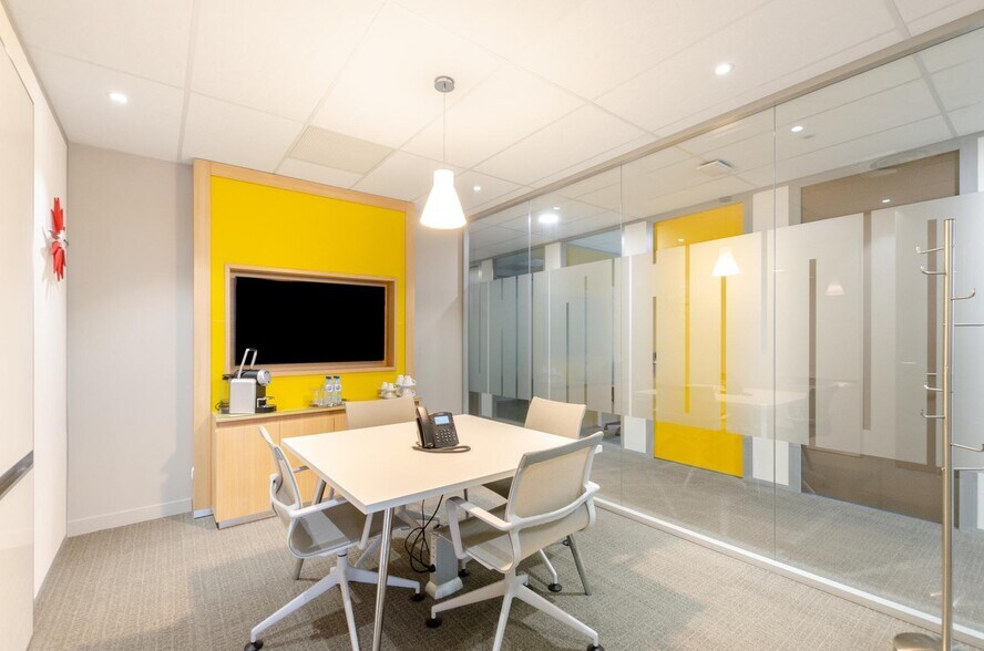 Office in  for lease - Building Photo - Image 3 of 5