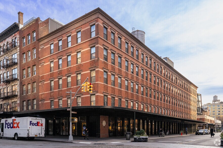 875 Washington St, New York, NY à louer - Photo du bâtiment - Image 2 de 5