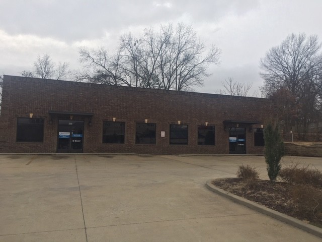 455 E Parkview St, Dyersburg, TN for lease - Primary Photo - Image 1 of 7