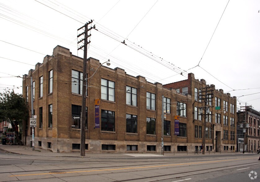 183 Bathurst St, Toronto, ON for lease - Building Photo - Image 3 of 5
