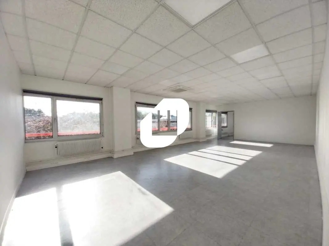 11 Avenue Jean D'Alembert, Trappes for lease Interior Photo- Image 1 of 9